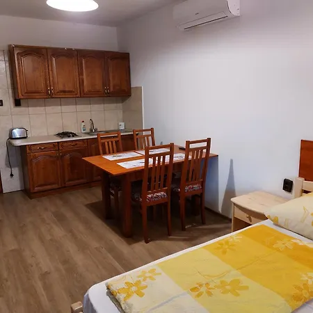 Apartment Hanol Apartmanhaz *